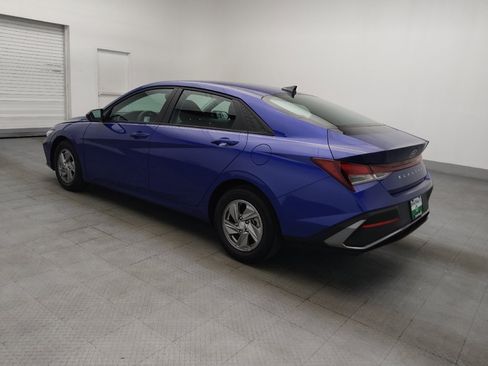Used 2025 Hyundai Elantra SE FWD image 3