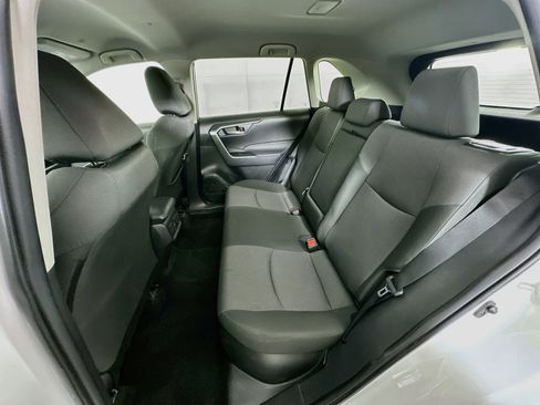 Used 2025 Toyota RAV4 XLE AWD/4WD image 27