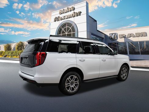 Used 2025 Ford Expedition Active image 3