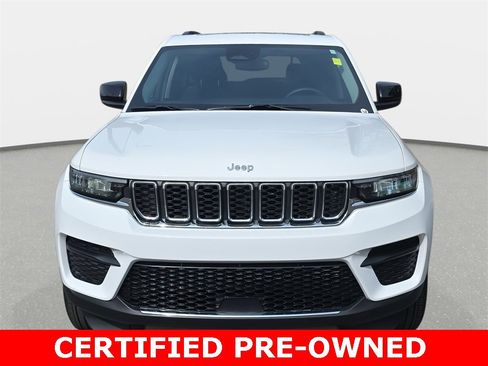 Used 2023 Jeep Grand Cherokee Laredo image 2