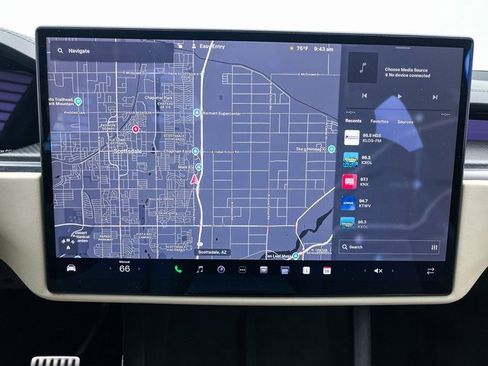 Used 2022 Tesla Model X Plaid image 6