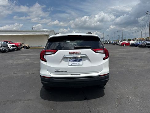 Certified 2024 GMC Terrain SLE w/ Driver Convenience Package FWD image 4