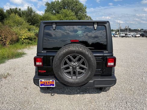 Used 2025 Jeep Wrangler Unlimited Sport AWD/4WD image 15