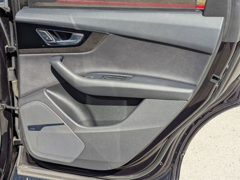 Used 2017 Audi Q7 3.0T Prestige w/ Prestige Package image 41