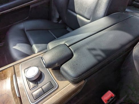 Used 2010 Mercedes-Benz E 350 4MATIC Sedan image 29