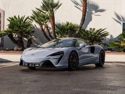 New 2026 McLaren Artura image 27