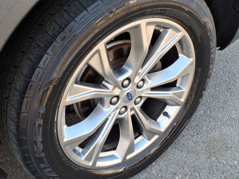 Used 2020 Ford Explorer XLT w/ Equipment Group 202A image 12