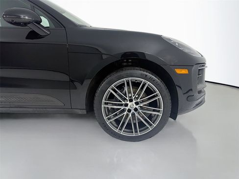 Used 2023 Porsche Macan AWD/4WD image 29