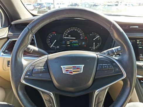 Used 2018 Cadillac XT5 Premium Luxury FWD image 2
