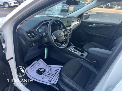 New 2025 Ford Escape SE w/ Class II Trailer Tow Package image 18