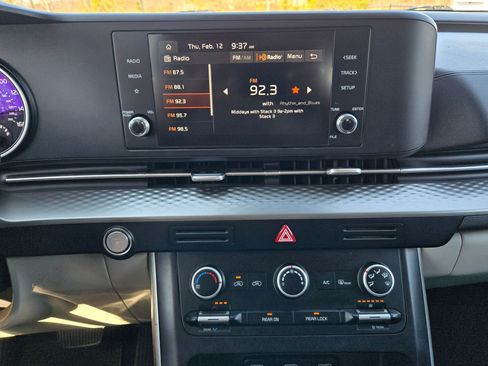 Certified 2023 Kia Carnival LX image 15