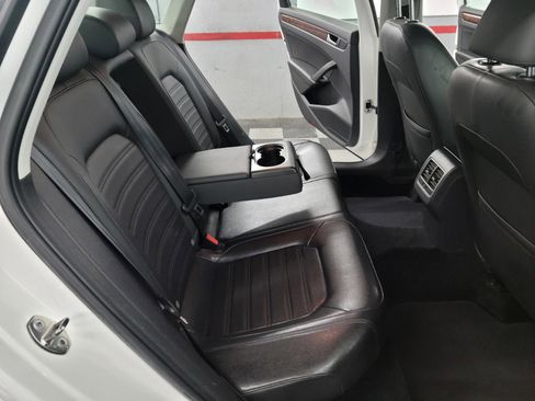 Used 2013 Volkswagen Passat 2.5 SEL Premium image 11
