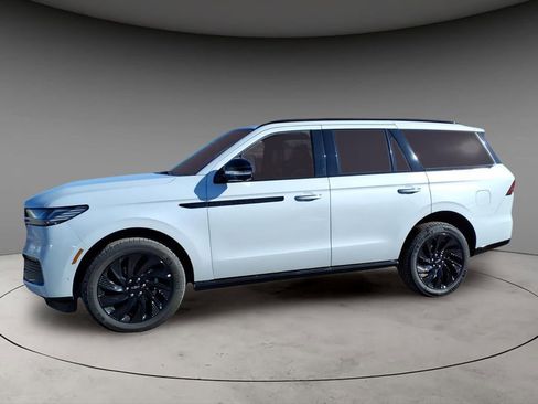 New 2025 Lincoln Navigator Reserve w/ Jet Appearance Package AWD/4WD image 2