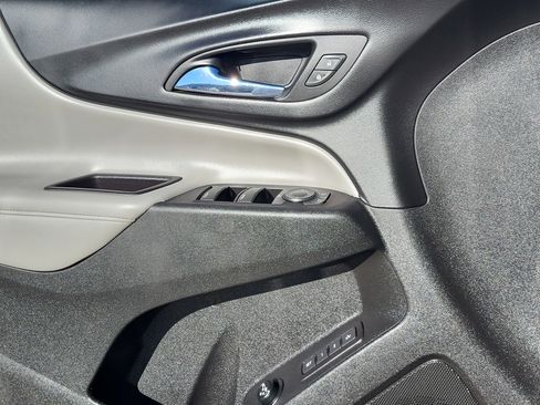 Used 2018 Chevrolet Equinox Premier image 6