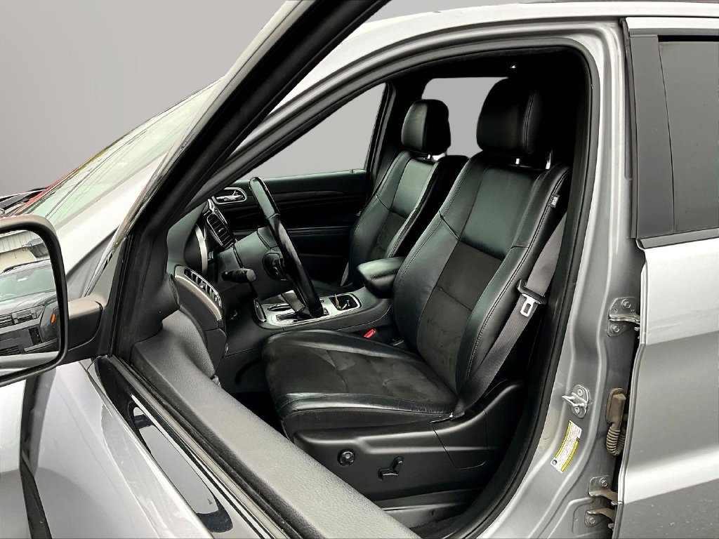 Used 2020 Jeep Grand Cherokee Altitude AWD/4WD image 24