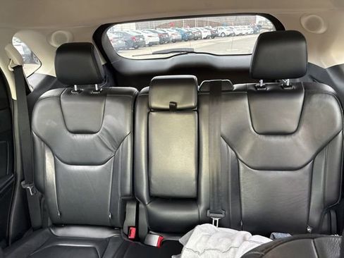 Used 2019 Ford Edge Titanium image 9
