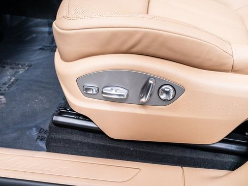 New 2026 Porsche Macan image 25