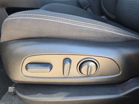 Used 2022 GMC Terrain SLE w/ Driver Convenience Package image 16