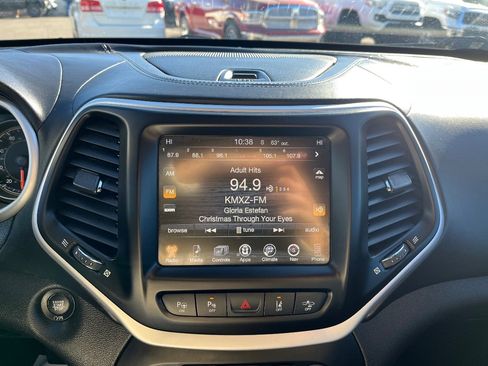 Used 2018 Jeep Cherokee Overland w/ Technology Group image 13