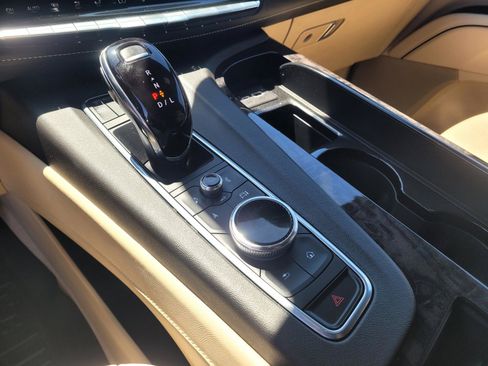 Certified 2022 Cadillac Escalade Premium Luxury w/ Performance Package AWD/4WD image 20