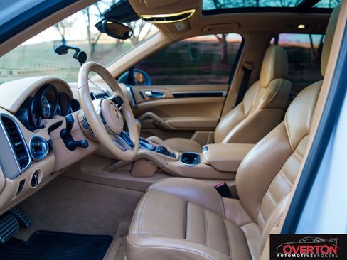 Used 2015 Porsche Cayenne S image 10