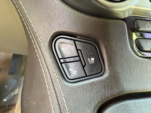 Used 2020 Chevrolet Suburban Premier image 29