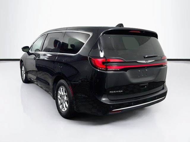 Used 2023 Chrysler Pacifica Touring-L FWD image 6