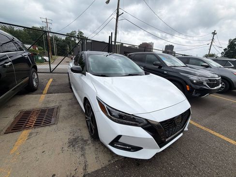 Used 2020 Nissan Sentra SR w/ Premium Package FWD image 5