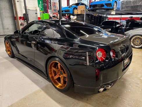 Used 2012 Nissan GT-R Premium image 8