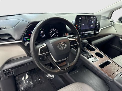 Used 2021 Toyota Sienna LE FWD image 18