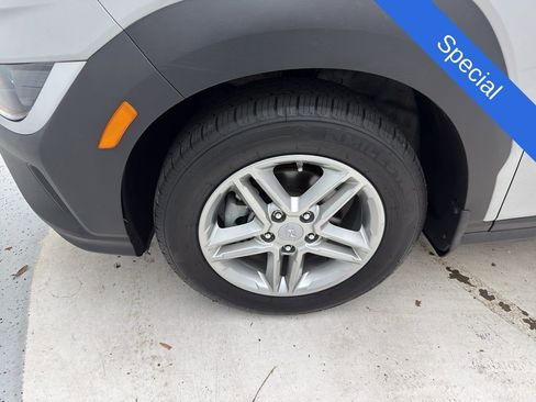 Used 2022 Hyundai Kona SE image 3