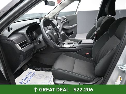 Used 2025 Mitsubishi Outlander ES image 30