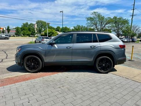 Used 2023 Volkswagen Atlas SE w/ Black Wheel Package AWD/4WD image 4