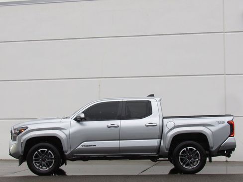 Used 2024 Toyota Tacoma TRD Sport image 4