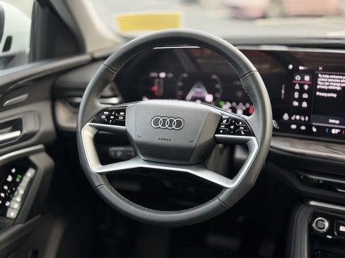 Certified 2025 Audi Q5 2.0T Premium Plus w/ Premium Plus image 12