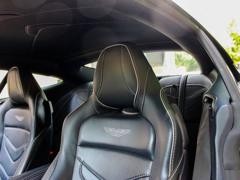 Used 2019 Aston Martin DBS Superleggera RWD image 11