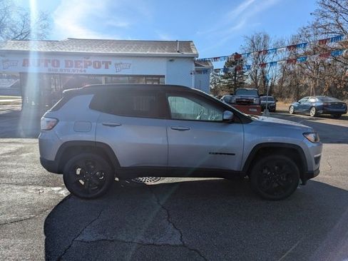 Used 2019 Jeep Compass Altitude image 2