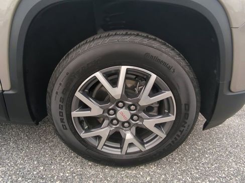 Used 2022 GMC Acadia SLT w/ Preferred Package image 12