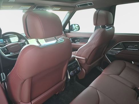 Used 2025 Land Rover Range Rover SE image 13