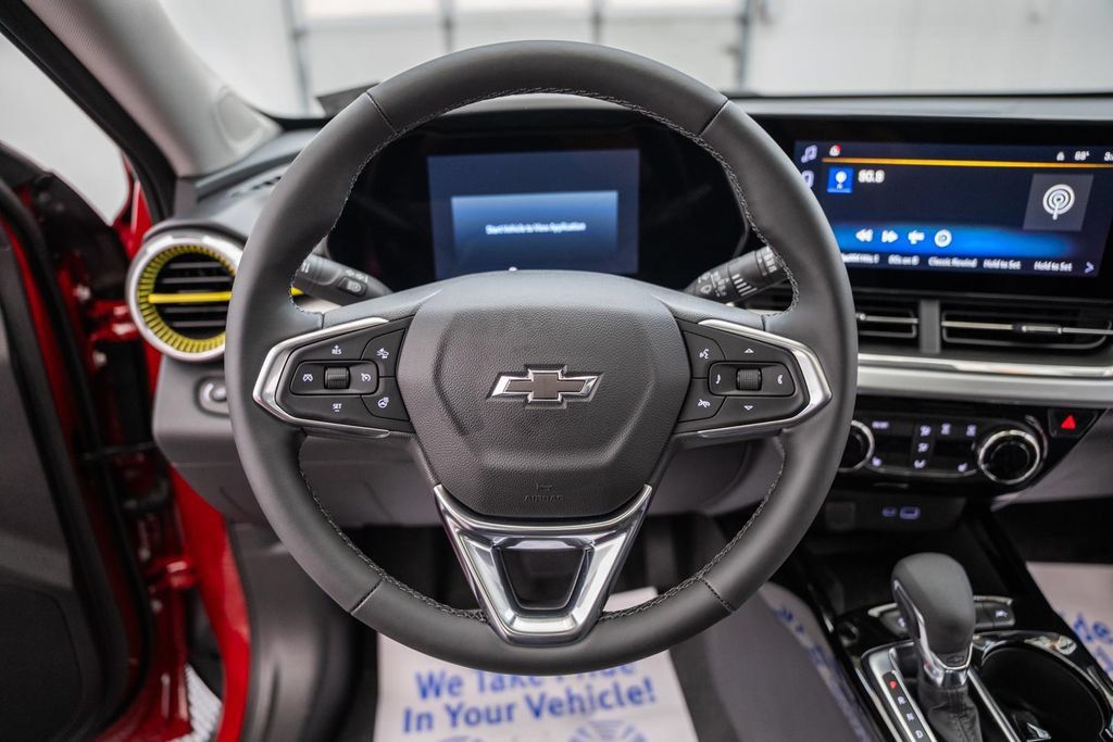 New 2026 Chevrolet Trax LT w/ Sunroof Package FWD image 27