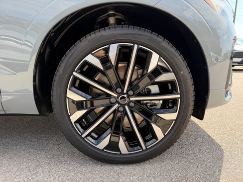 New 2026 Volvo XC60 T8 Ultra w/ Protection Package Premier image 7