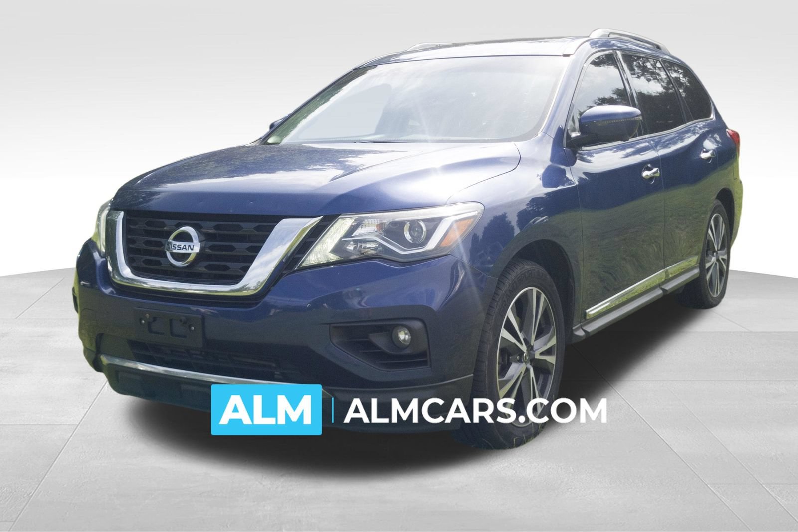 Used 2020 Nissan Pathfinder Platinum FWD image 1