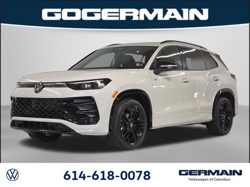 Certified 2025 Volkswagen Tiguan SE R-Line FWD image 1