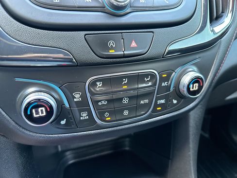 Used 2022 Chevrolet Equinox RS FWD image 18