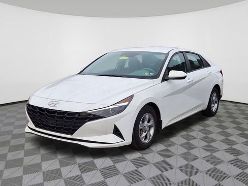 Used 2023 Hyundai Elantra SE image 2