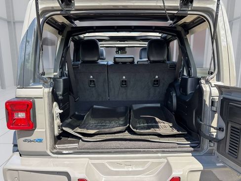 Used 2023 Jeep Wrangler Unlimited Sahara AWD/4WD image 13