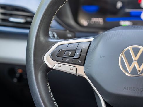 Certified 2023 Volkswagen Taos SE FWD image 18