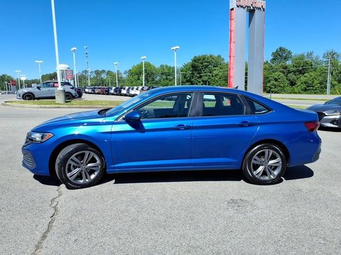 Used 2023 Volkswagen Jetta SE w/ Panoramic Sunroof Package FWD image 19