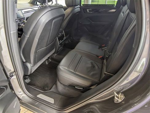 Used 2019 Porsche Cayenne S image 12