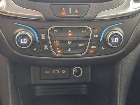 Used 2023 Chevrolet Equinox LT FWD image 22